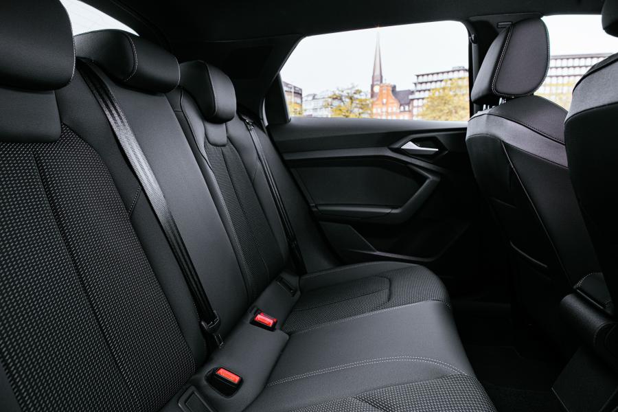 Интерьер Audi A1 Citycarver Edition One 2019 года  (WW) (фото 42 из 42)